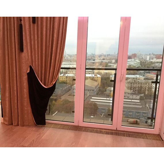 EVA KV под окном